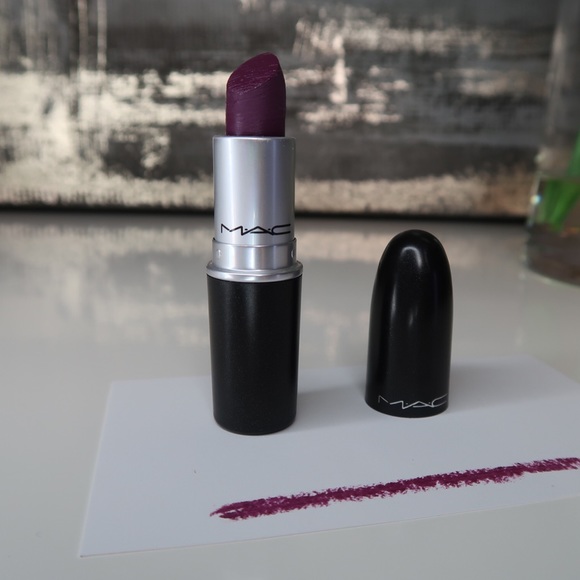 mac plum lipstick